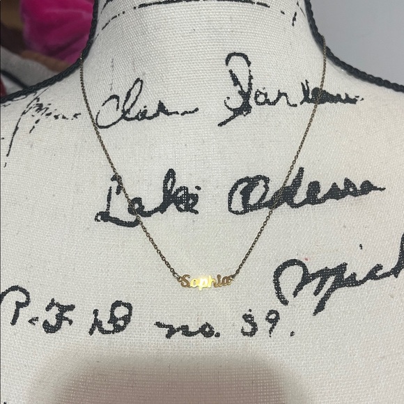 Small Sophia minimalist personalized necklace gold colored adjustable chain - Picture 1 of 10